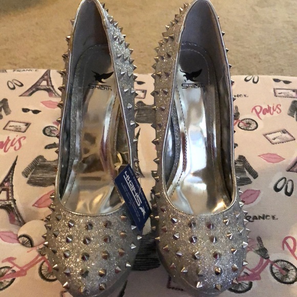 Sexy silver spiky heels - Picture 2 of 5
